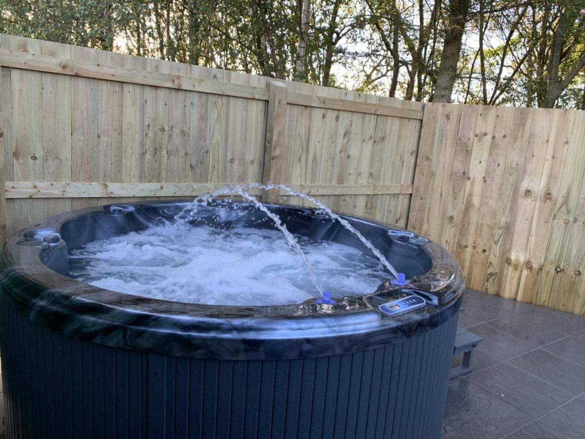 Lola Lodge - Luxury Hot Tub Retreat Newton on the Moor Экстерьер фото