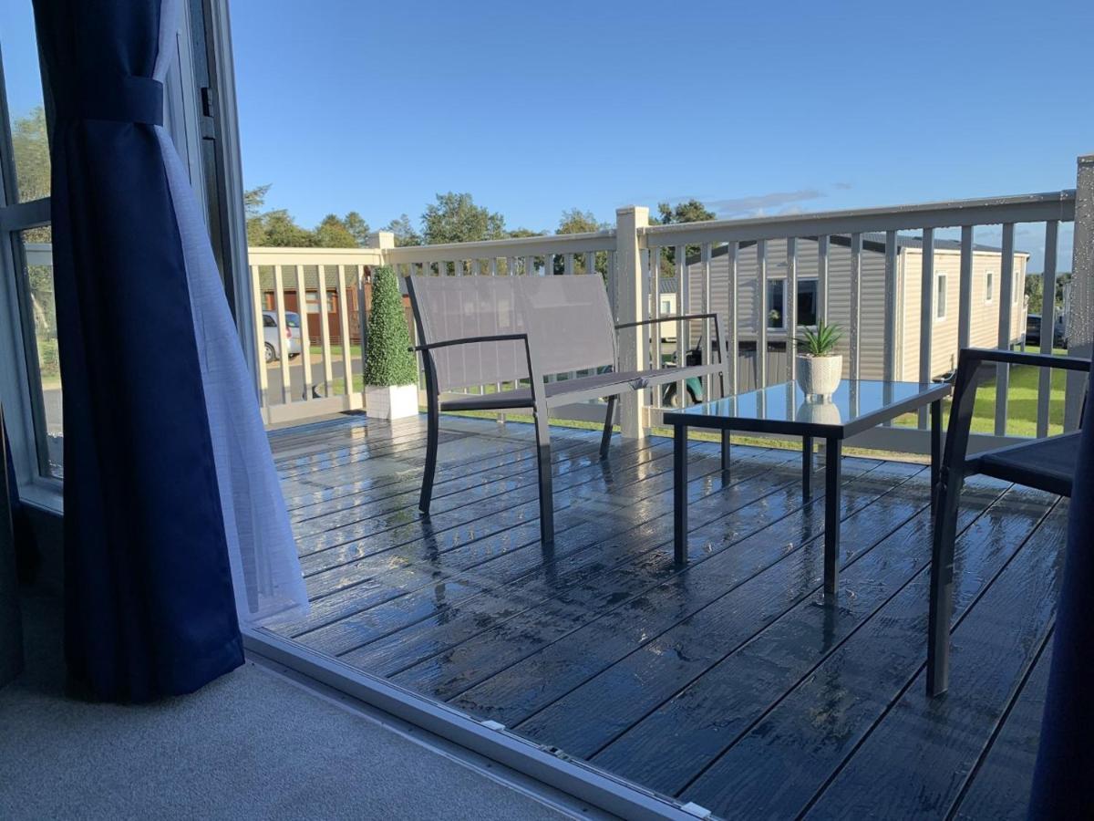 Lola Lodge - Luxury Hot Tub Retreat Newton on the Moor Экстерьер фото