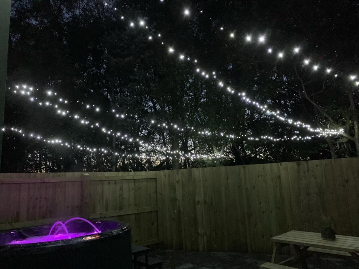 Lola Lodge - Luxury Hot Tub Retreat Newton on the Moor Экстерьер фото