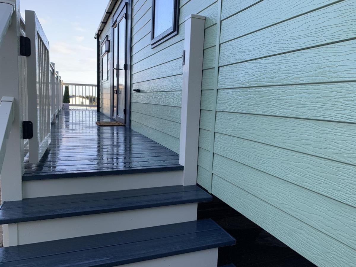Lola Lodge - Luxury Hot Tub Retreat Newton on the Moor Экстерьер фото