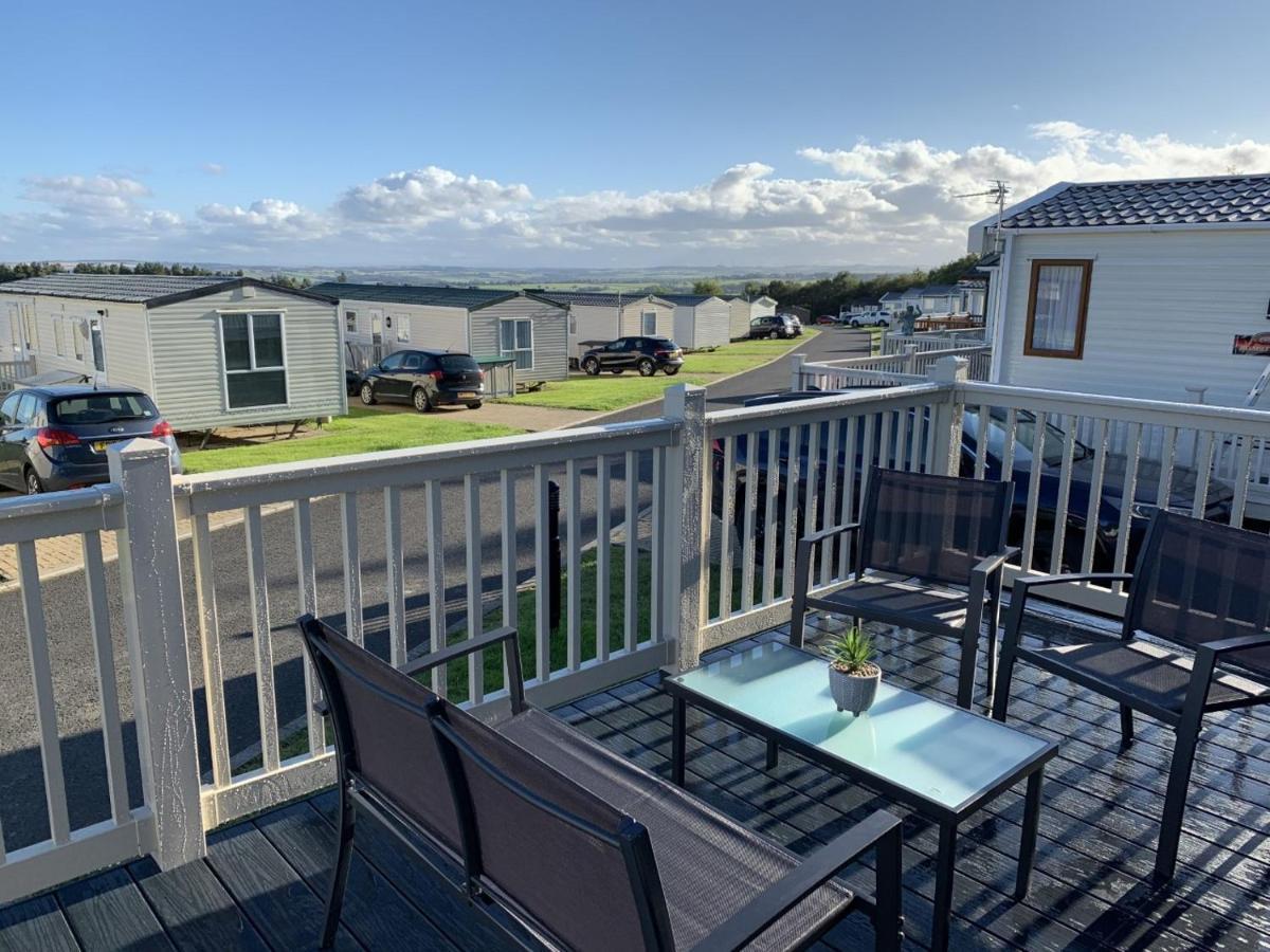 Lola Lodge - Luxury Hot Tub Retreat Newton on the Moor Экстерьер фото