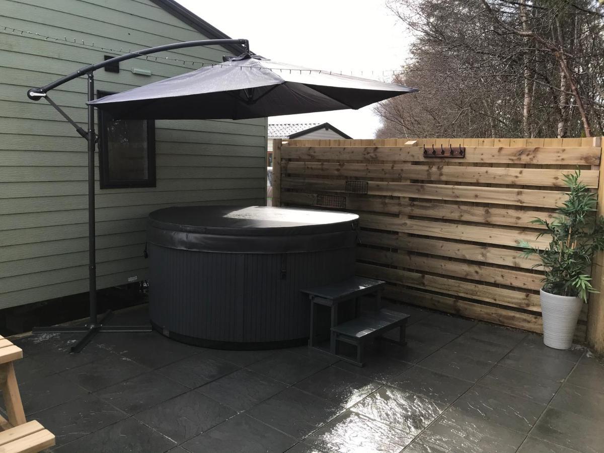 Lola Lodge - Luxury Hot Tub Retreat Newton on the Moor Экстерьер фото