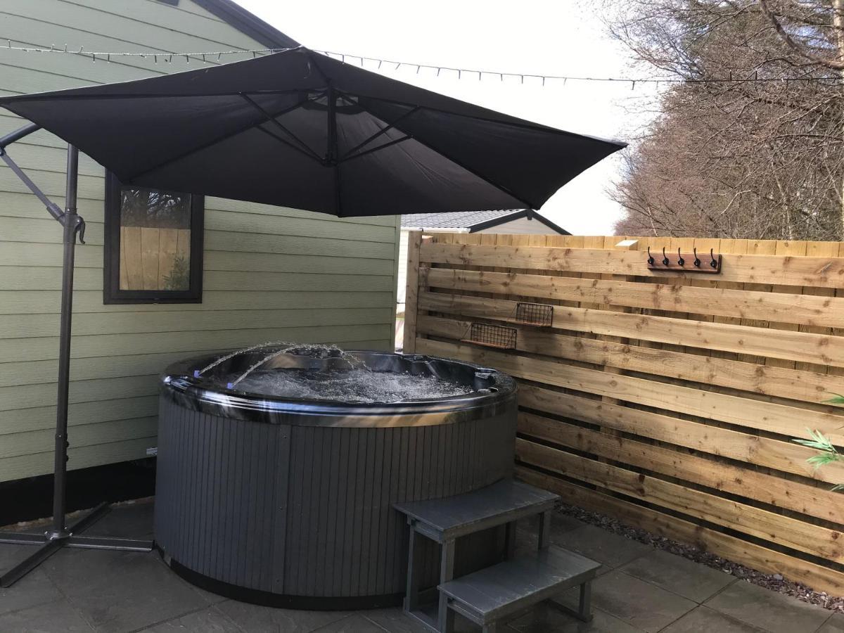 Lola Lodge - Luxury Hot Tub Retreat Newton on the Moor Экстерьер фото