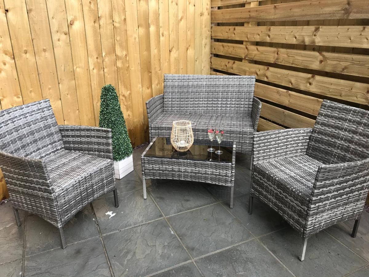 Lola Lodge - Luxury Hot Tub Retreat Newton on the Moor Экстерьер фото